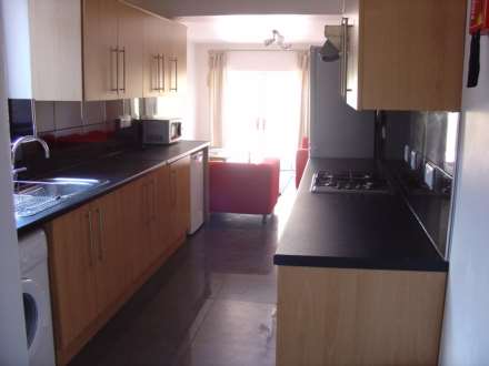 Basingstoke Road, Reading, Image 1