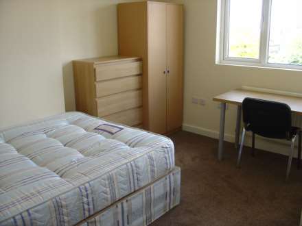 Basingstoke Road, Reading, Image 4