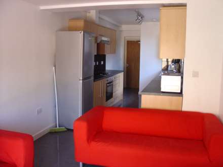 Basingstoke Road, Reading, Image 6