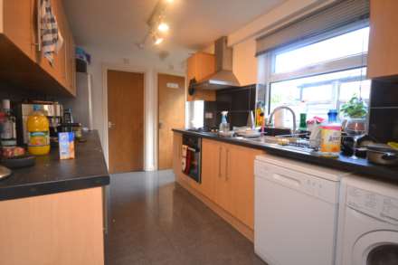 5 Bedroom Terrace, Milman Road, Whitley