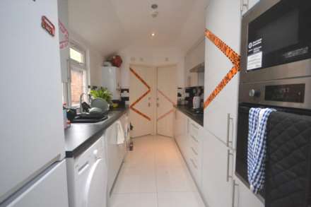 5 Bedroom Terrace, Essex Street, Reading