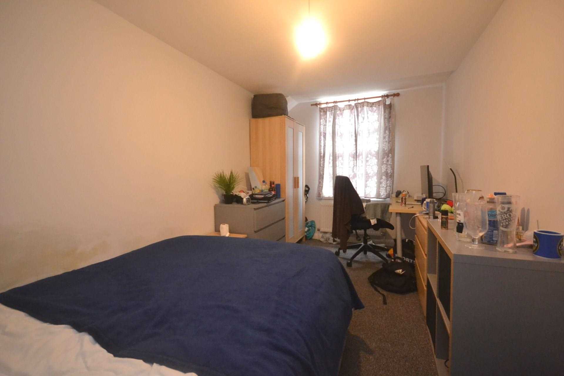 Pitcroft Avenue, Reading, Image 6