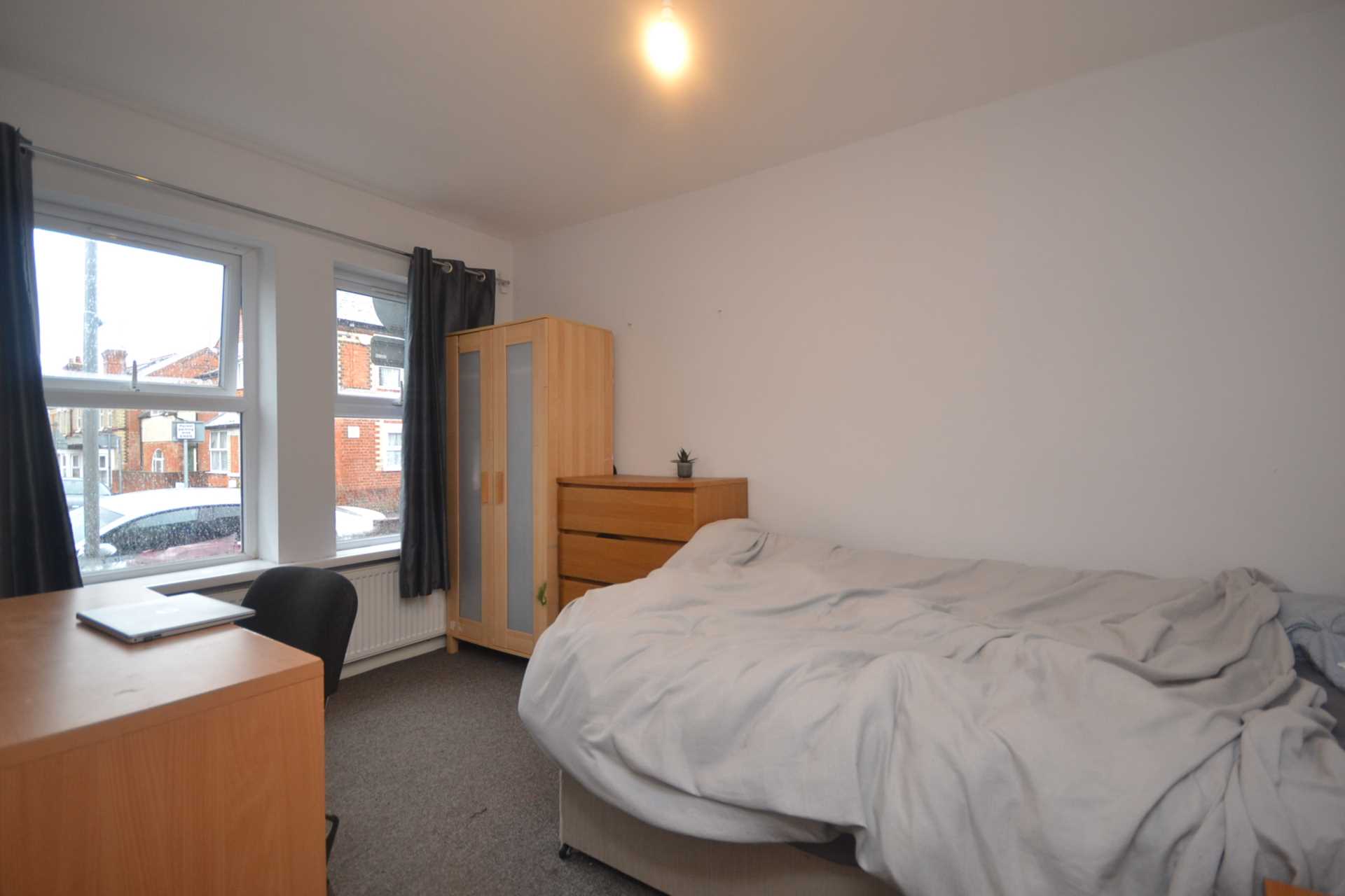 Pitcroft Avenue, Reading, Image 7