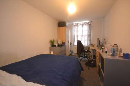 Pitcroft Avenue, Reading, Image 6
