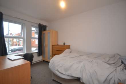 Pitcroft Avenue, Reading, Image 7