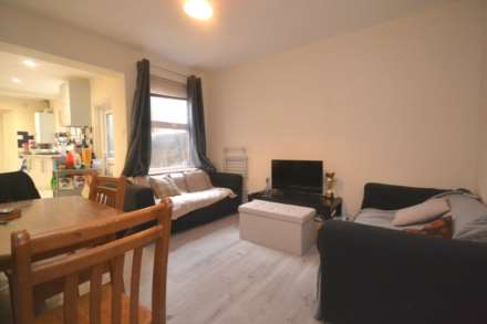 6 Bedroom Terrace, Grange Avenue, Reading