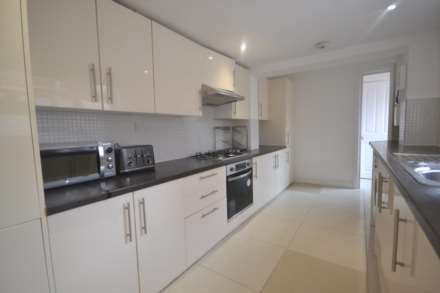 6 Bedroom Terrace, Donnington Gardens, Reading