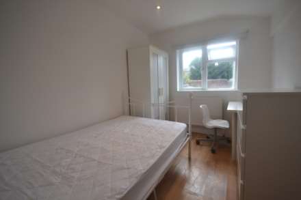 Donnington Gardens, Reading, Image 8