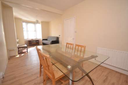 4 Bedroom Terrace, Blenheim Road, Reading