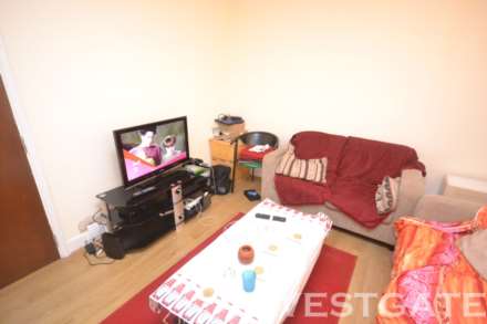 4 Bedroom Terrace, Donnington Gardens, Reading