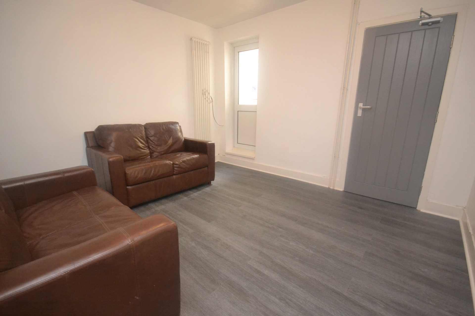Pitcroft Avenue, Reading, Image 2