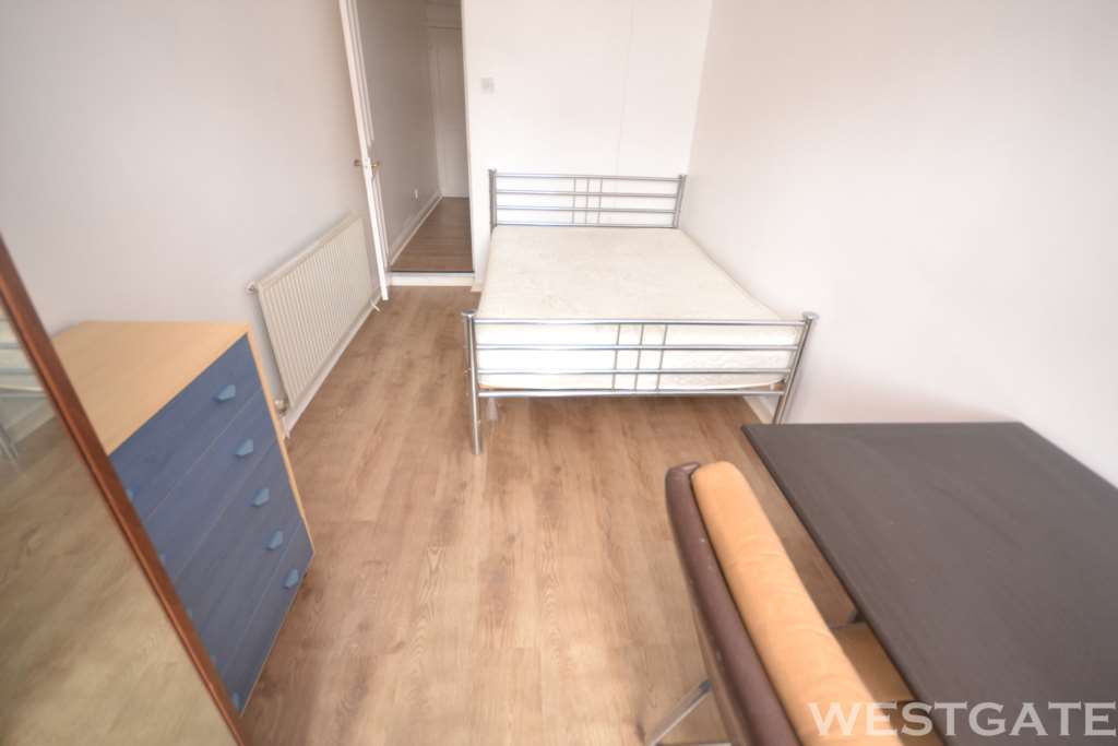 Pitcroft Avenue, Reading, Image 6