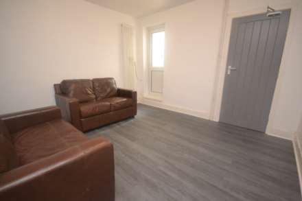 Pitcroft Avenue, Reading, Image 2