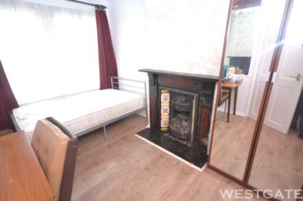 Pitcroft Avenue, Reading, Image 3