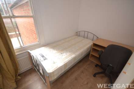 Pitcroft Avenue, Reading, Image 5
