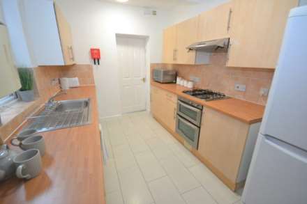 6 Bedroom Terrace, Grange Avenue, Reading