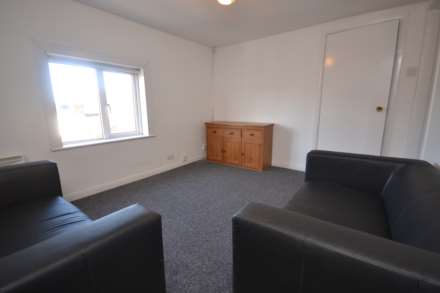 3 Bedroom Flat, Erleigh Road, Reading