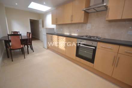 5 Bedroom Terrace, Brighton Road, Reading