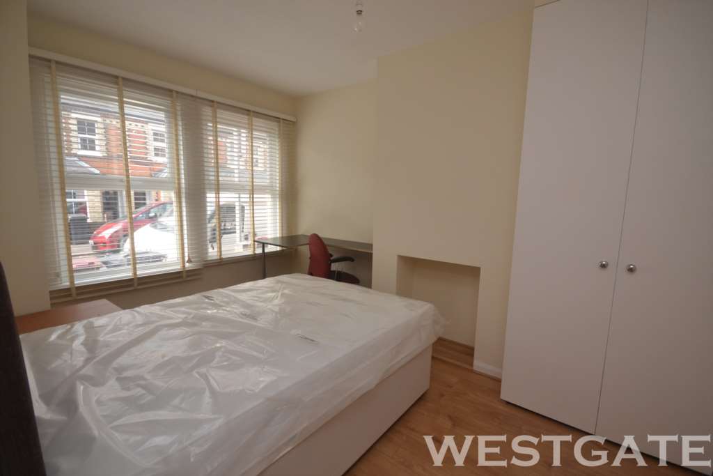 Pitcroft Avenue, Reading, Image 4