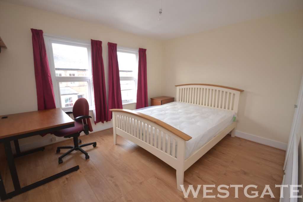 Pitcroft Avenue, Reading, Image 5