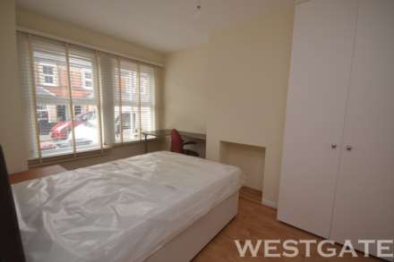 Pitcroft Avenue, Reading, Image 4