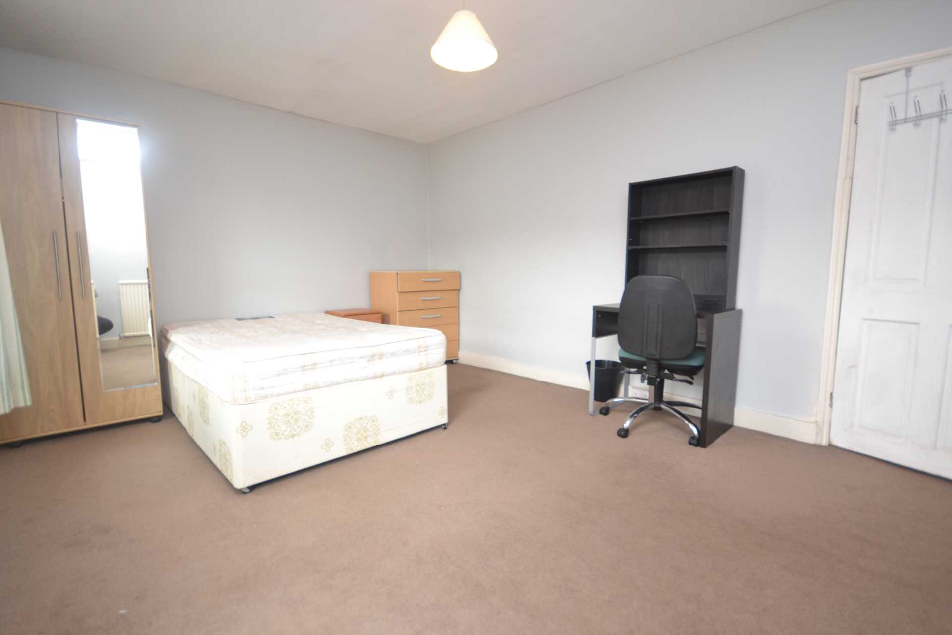 Blenheim Road, Town, Image 5