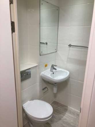 Regis Park Road, Reading, Image 4