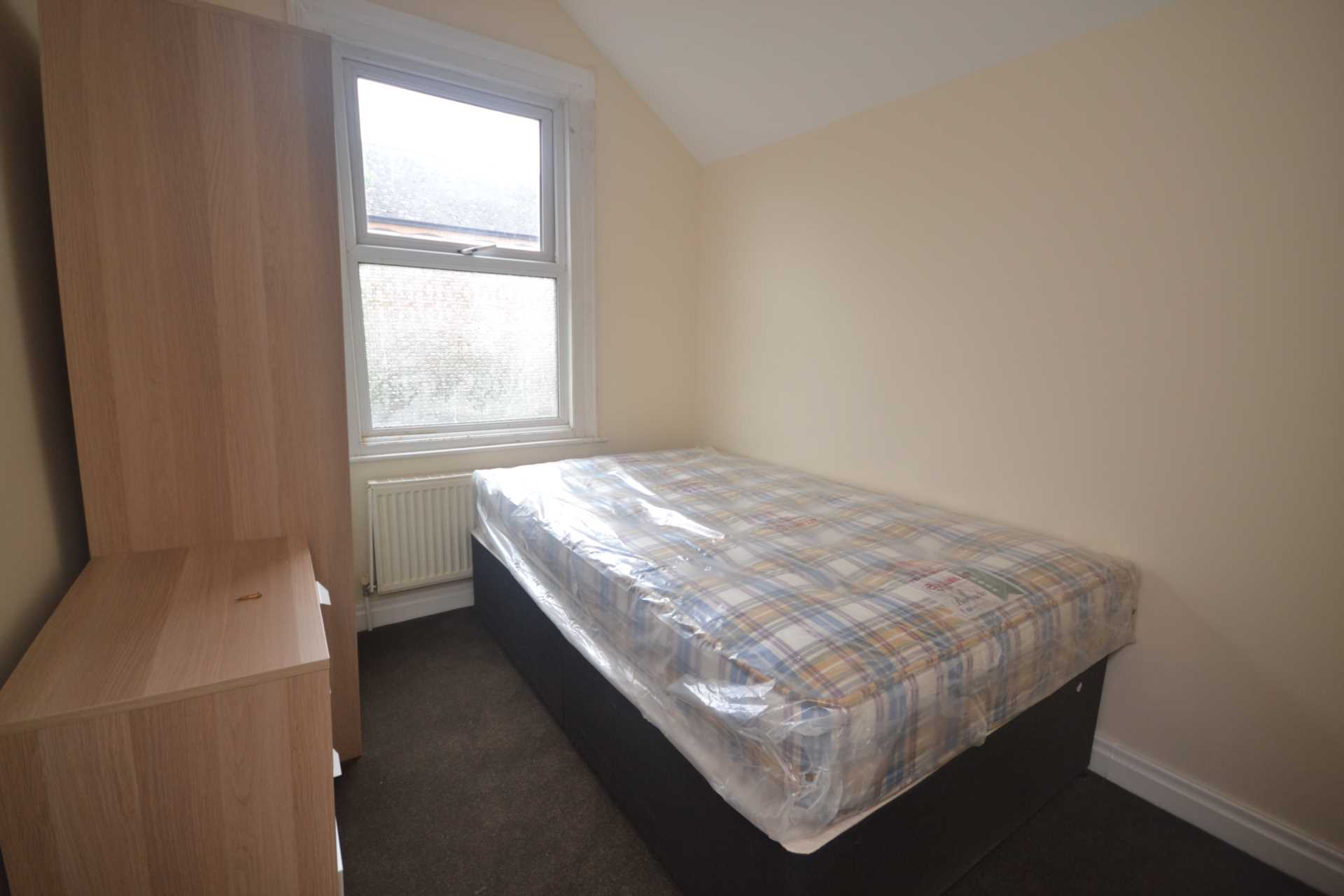 Pitcroft Avenue, Reading, Image 6