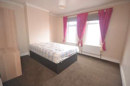 Pitcroft Avenue, Reading, Image 4