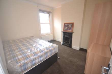 Pitcroft Avenue, Reading, Image 5