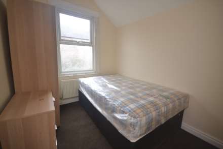 Pitcroft Avenue, Reading, Image 6
