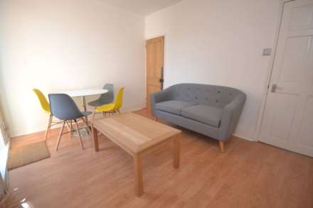 3 Bedroom Terrace, Blenheim Gardens, Reading