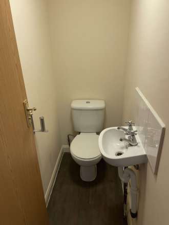 Pitcroft Avenue, Reading, Image 19