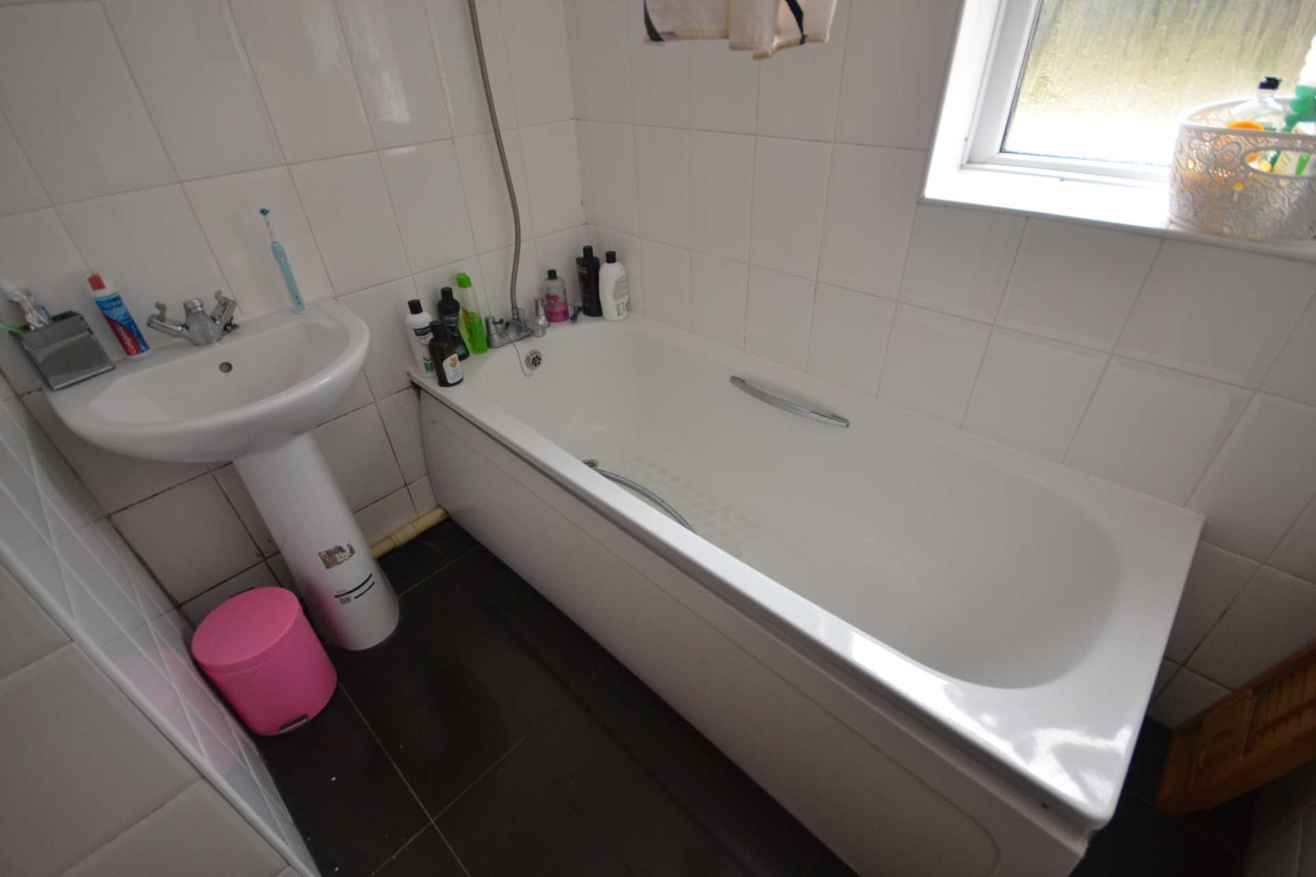 Donnington Gardens, Reading, Image 12
