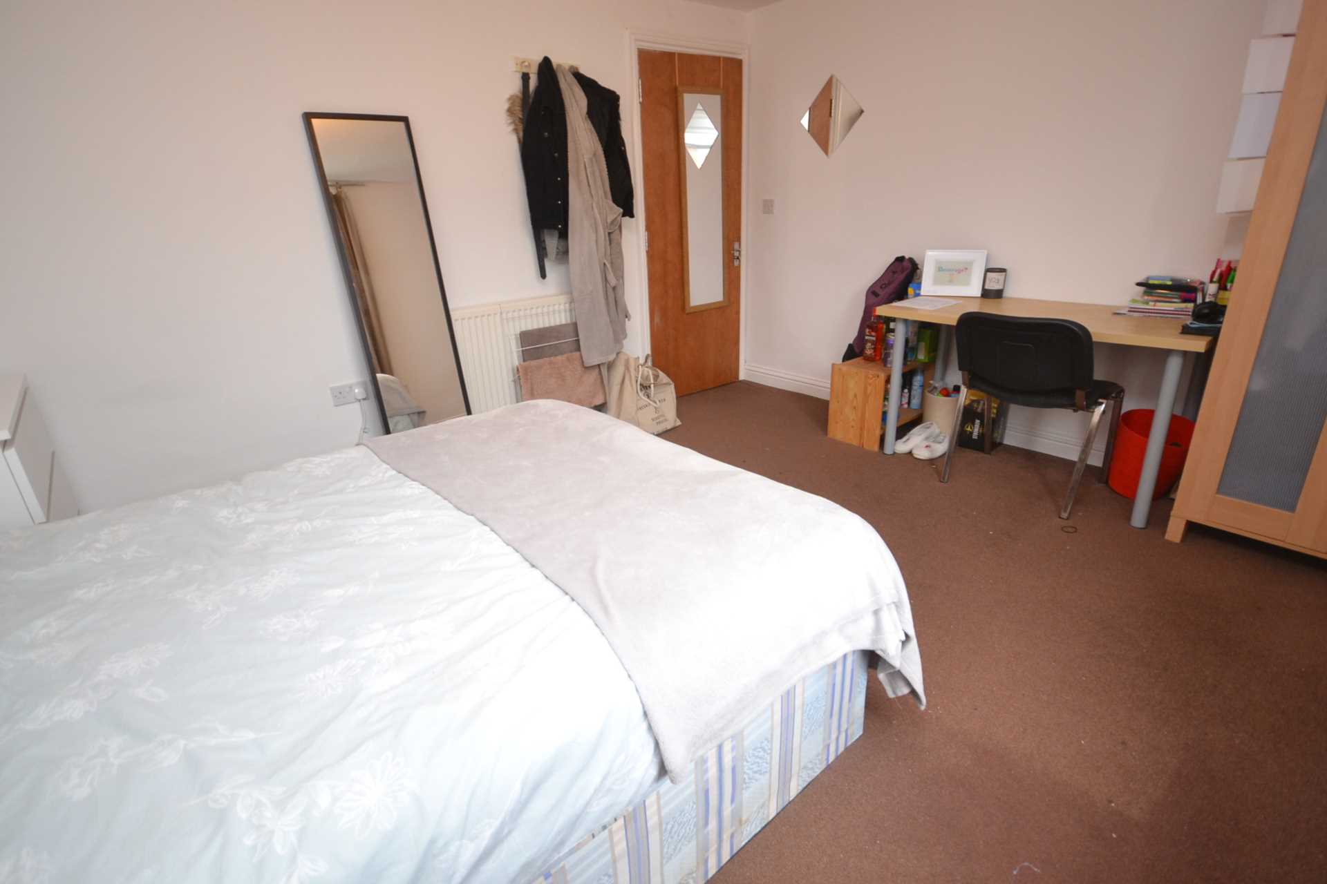 Donnington Gardens, Reading, Image 9