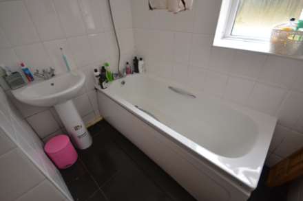 Donnington Gardens, Reading, Image 12