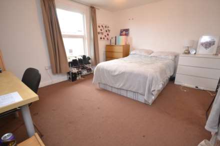Donnington Gardens, Reading, Image 8