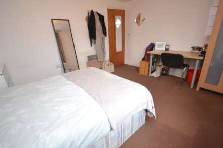 Donnington Gardens, Reading, Image 9