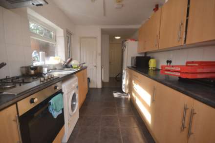 6 Bedroom Terrace, Donnington Gardens, Reading