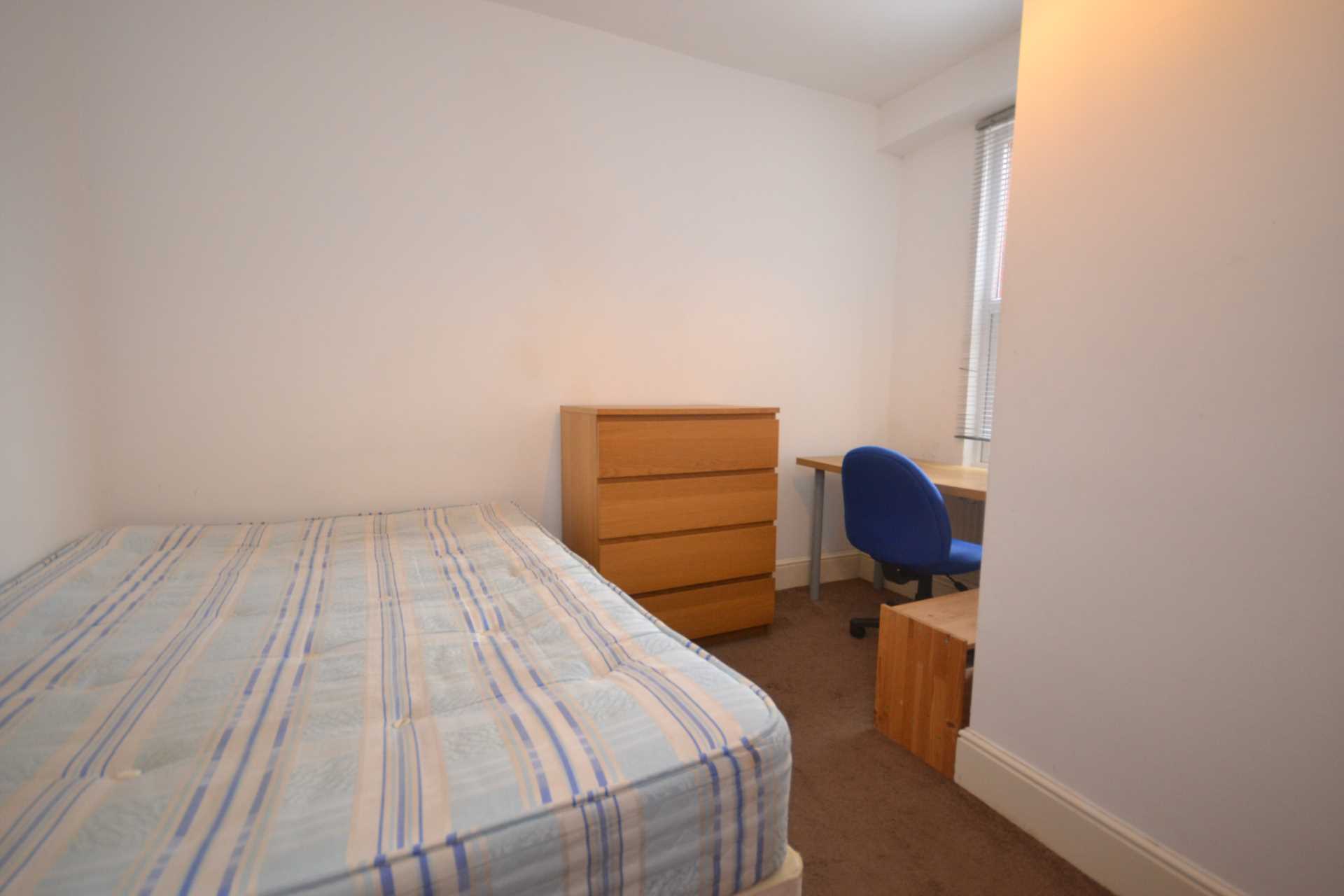 Donnington Gardens, Reading, Image 10