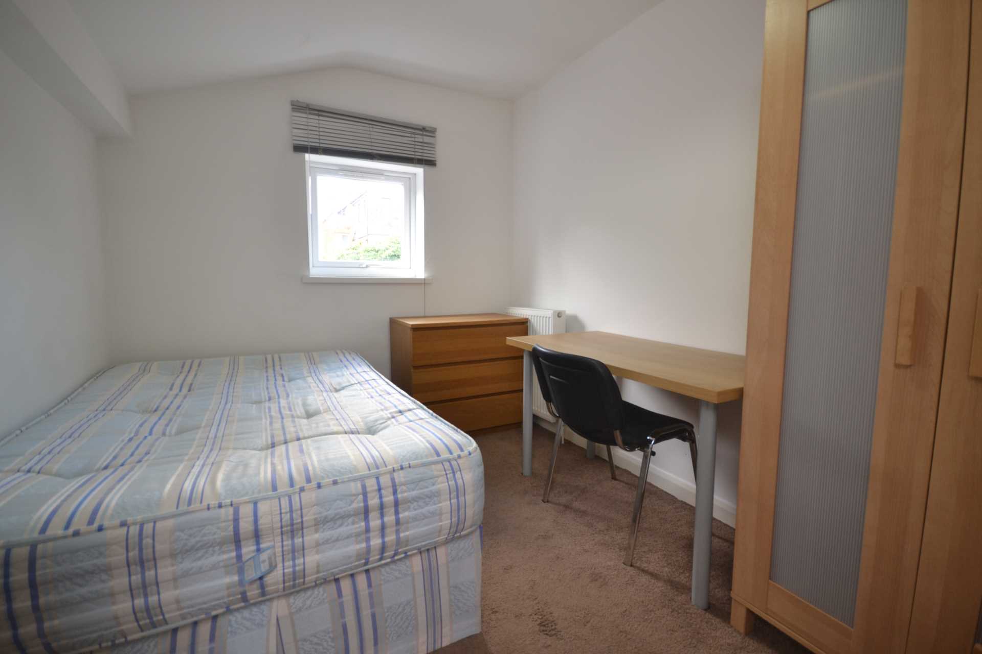 Donnington Gardens, Reading, Image 9