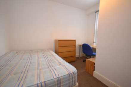 Donnington Gardens, Reading, Image 10