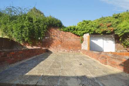 Donnington Gardens, Reading, Image 14