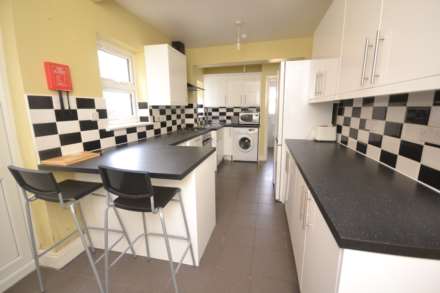 5 Bedroom Terrace, Liverpool Road, Reading