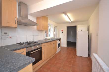 6 Bedroom Terrace, Grange Avenue, Reading