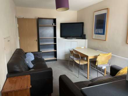 Pitcroft Avenue, Reading, Image 2