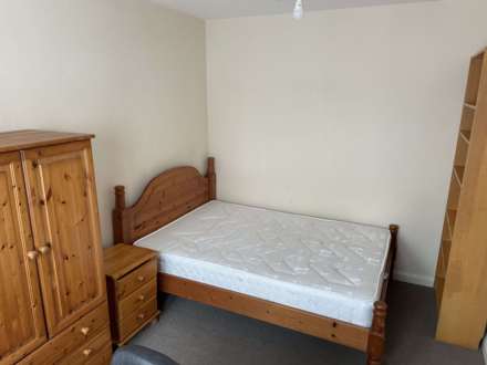 Pitcroft Avenue, Reading, Image 4