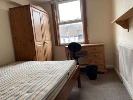 Pitcroft Avenue, Reading, Image 5