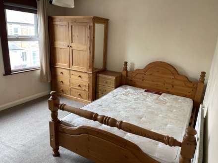 Pitcroft Avenue, Reading, Image 6