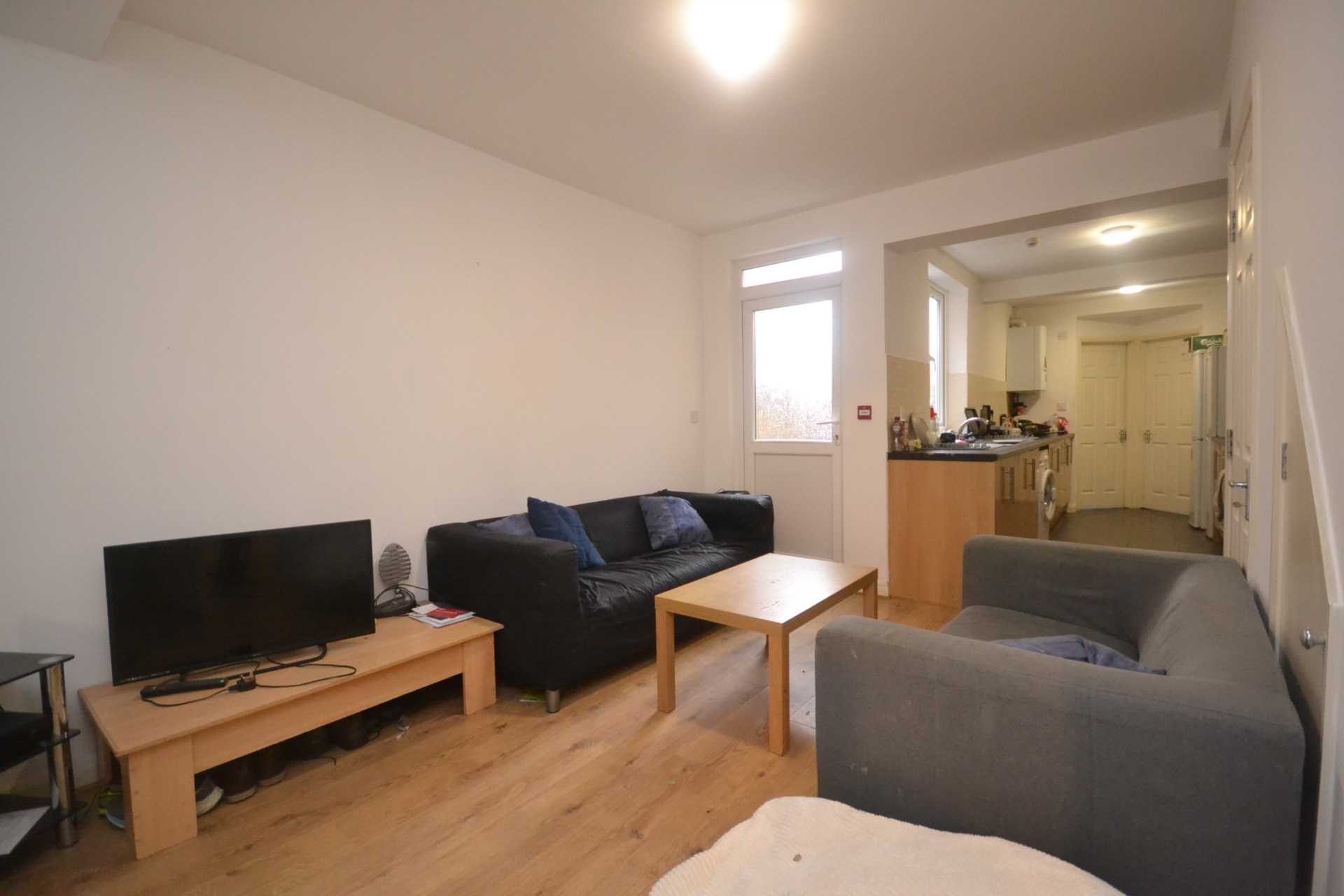 Pitcroft Avenue, Reading, Image 2